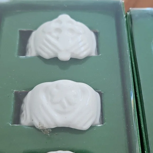 Set Of 8 Celtic Knot Porcelain Napkin Rings Irish Dining Kitchen - Picture 2 of 6